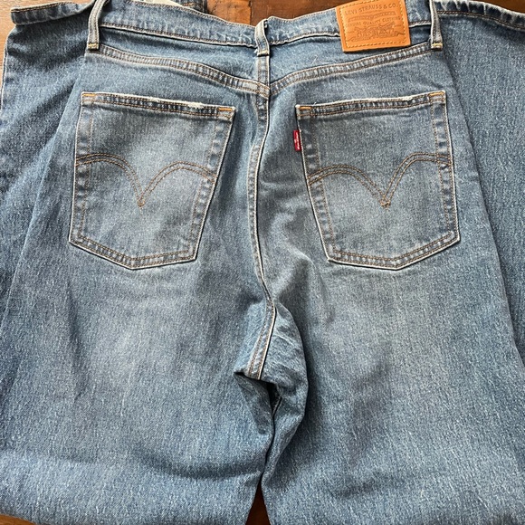 Levi’s Ribcage Jeans -  Excellent Used Condition - Picture 3 of 8